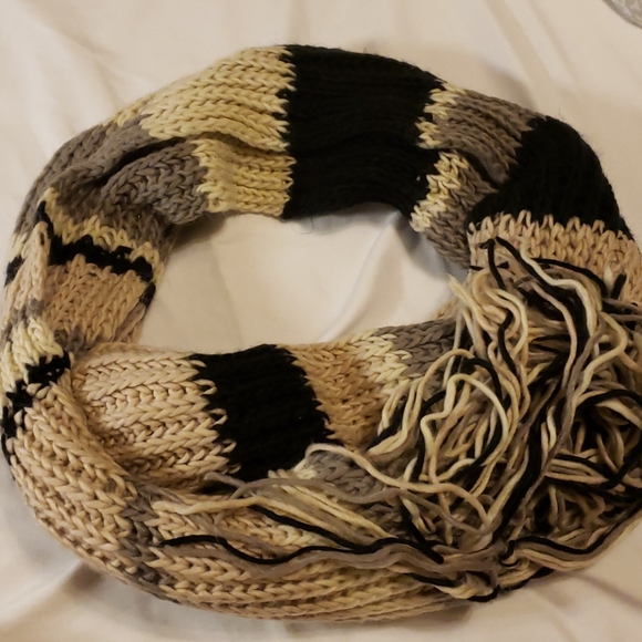 Forever 21 - 90" Soft Striped Knitted Scarf - Picture 2 of 3